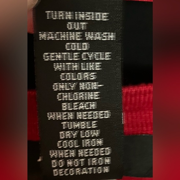 Women’s Alfani Petite Light Sweater Red Size Petite/Large Small Hole in Top Back - Picture 7 of 8